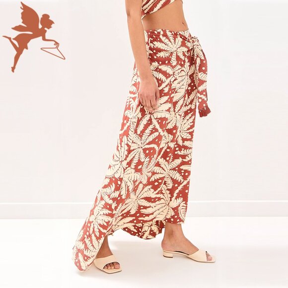 DRESS TO Cropped Crepe Skirt in Bahia Print - Picture 2 of 12